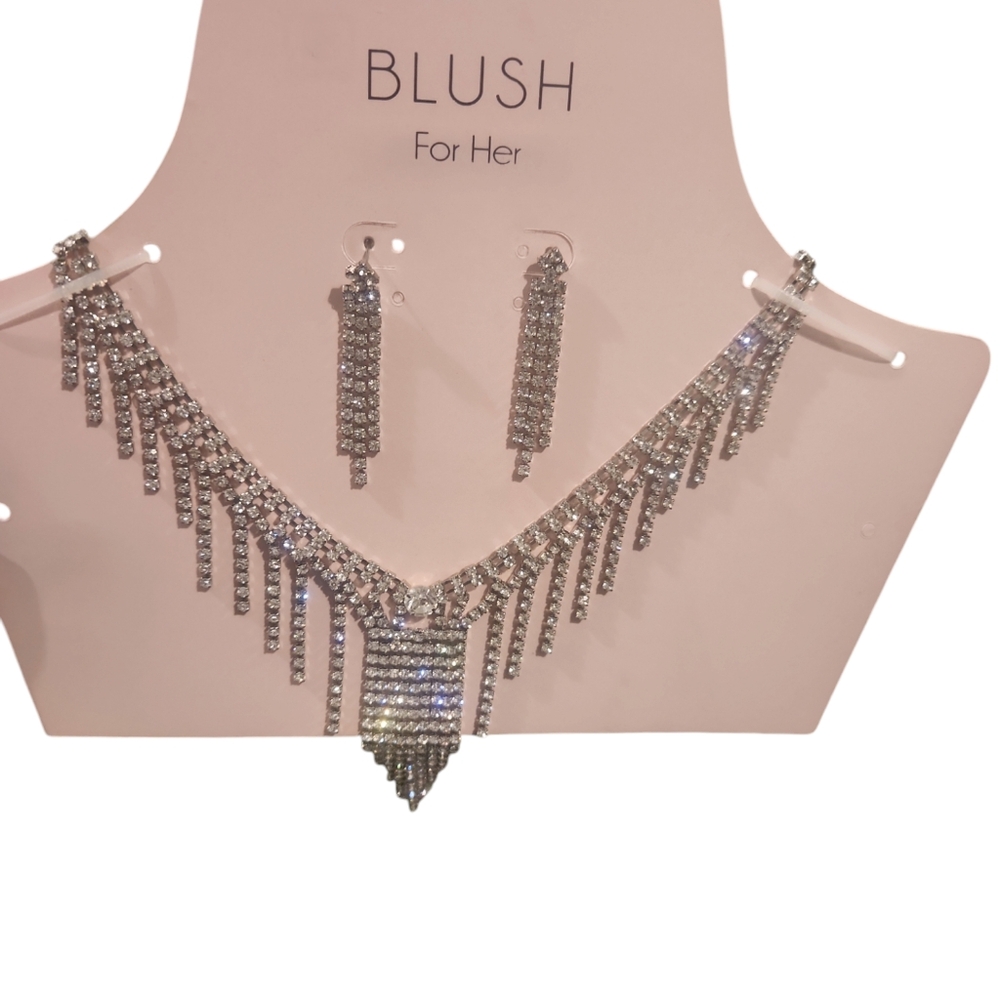 Blush for her. Glass jewel. Earrings with necklace.